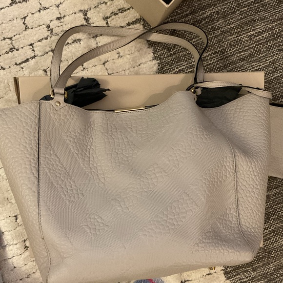 AUTHENTIC  BURBERRY  MEDIUM CANTERBURY  TOTE BAG IN LIGHT GRAYISH TAUPE - Picture 8 of 14